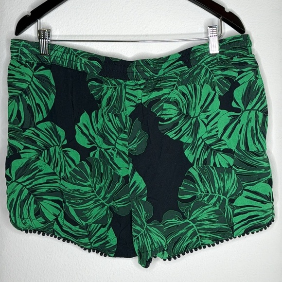 a.n.a Lightweight Pull On Floral Print Women's Shorts Size XL in Green & Black - Picture 6 of 8